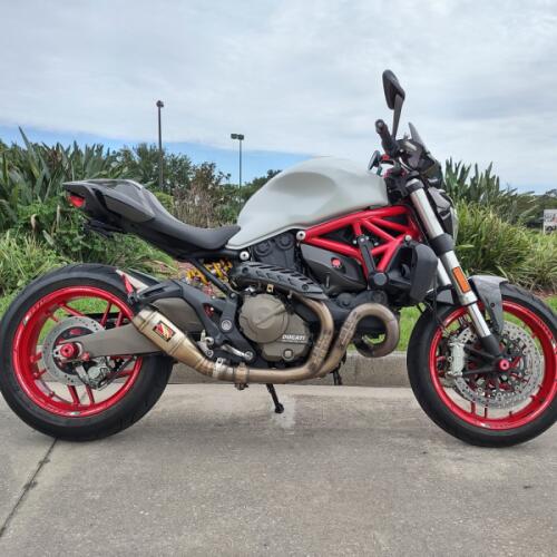 Ducati Monster 821 2015 thumb 3
