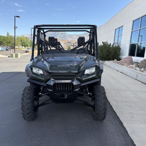 2025 Honda Pioneer 1000-6 Deluxe Crew thumb 2