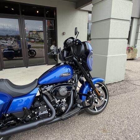 2024 Harley-Davidson® Street Glide® Blue Burst - Black Finish thumb 2