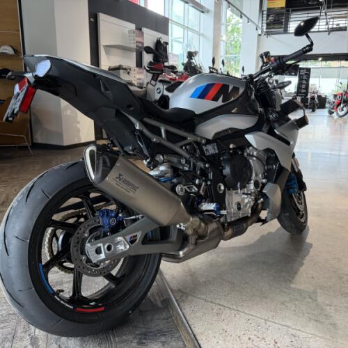 2026 BMW M1000R thumb 2
