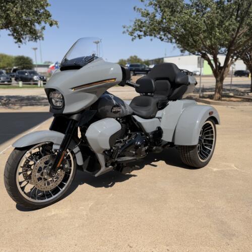 2026 Harley-Davidson® Street Glide 3 Limited Dark Billiard Gray Black Trim thumb 1