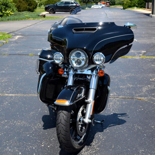2017 Harley-Davidson® Ultra Limited Vivid Black thumb 3