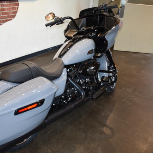 2026 Harley-Davidson® Road Glide® Dark Billiard Gray Chrome Trim thumb 2