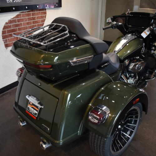 2026 Harley-Davidson® Street Glide 3 Limited Olive Steel Metallic / Vivid Black Chrome Trim thumb 2