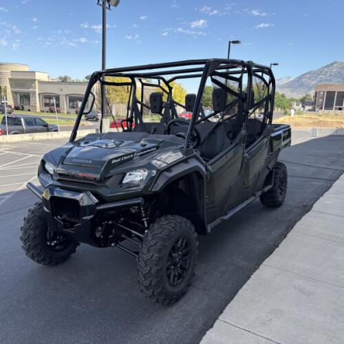 2025 Honda Pioneer 1000-6 Deluxe Crew thumb 1