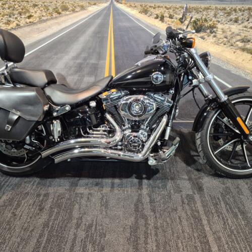 2015 Harley-Davidson® Breakout® Vivid Black thumb 3