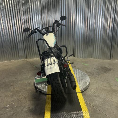 2018 Harley-Davidson® Iron 1200™ Billiard White thumb 1
