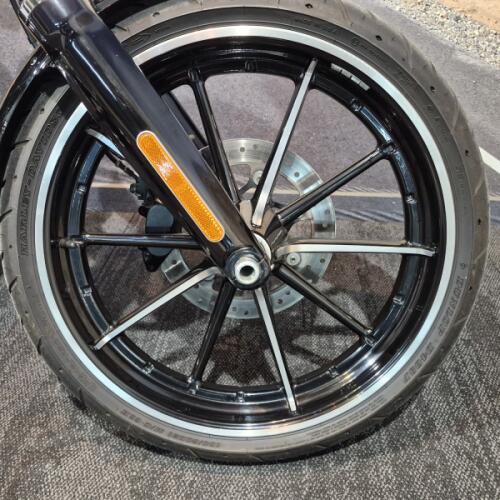 2015 Harley-Davidson® Breakout® Vivid Black thumb 2