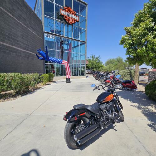 FXBBS 2022 Street Bob® 114 thumb 1