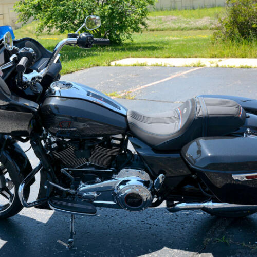 2026 Harley-Davidson® Road Glide® Liberty Edition Midnight Ember thumb 2