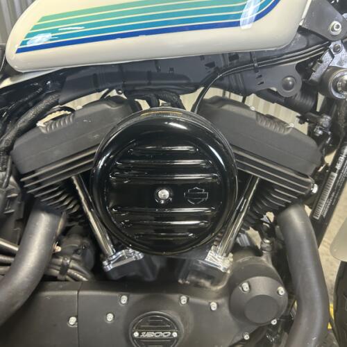 2018 Harley-Davidson® Iron 1200™ Billiard White thumb 3