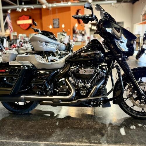2020 Harley-Davidson® Street Glide® Special Vivid Black thumb 3