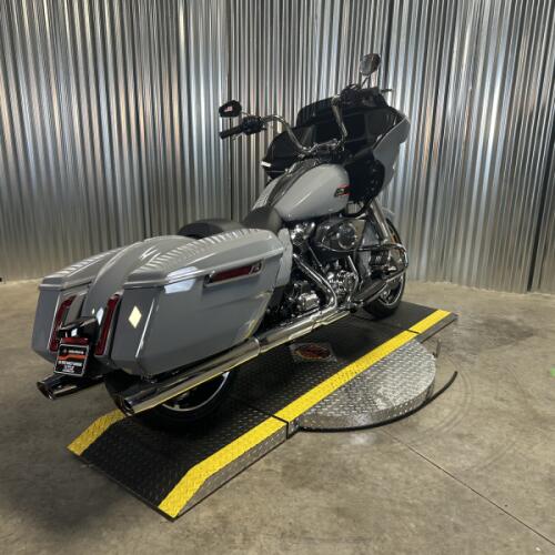 2026 Harley-Davidson® Road Glide® DRK BILIARD GRY thumb 2