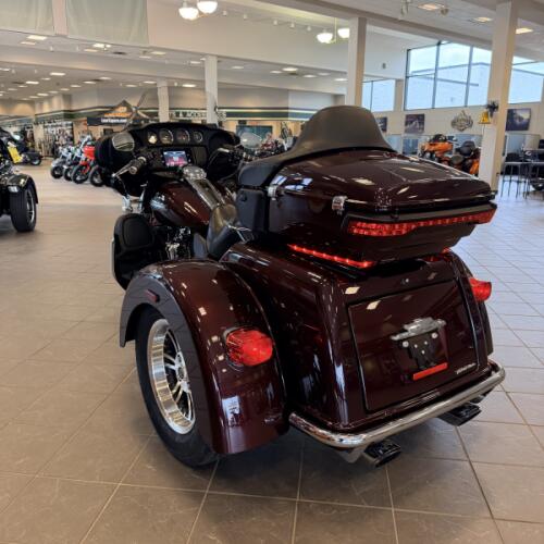 2019 Harley-Davidson Tri Glide Ultra FLHTCUTG thumb 0