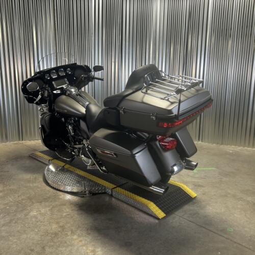 2018 Harley-Davidson® Ultra Limited Low INDGRYDNM/BLKDM W/PINSTRIPE thumb 0