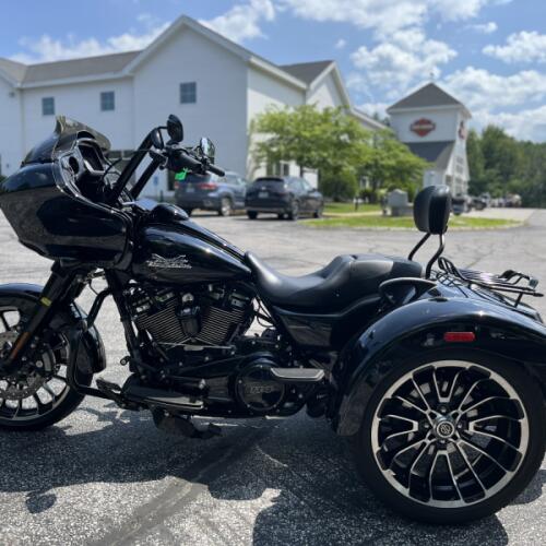 FLTRT 2023 Road Glide® 3 thumb 0