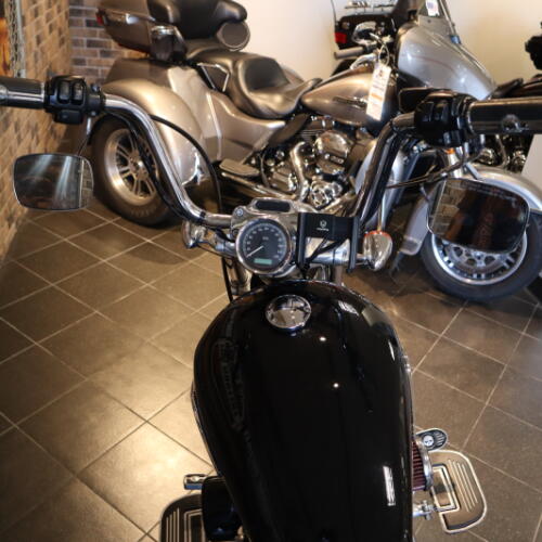 2011 1200 Custom (XL1200C) thumb 1