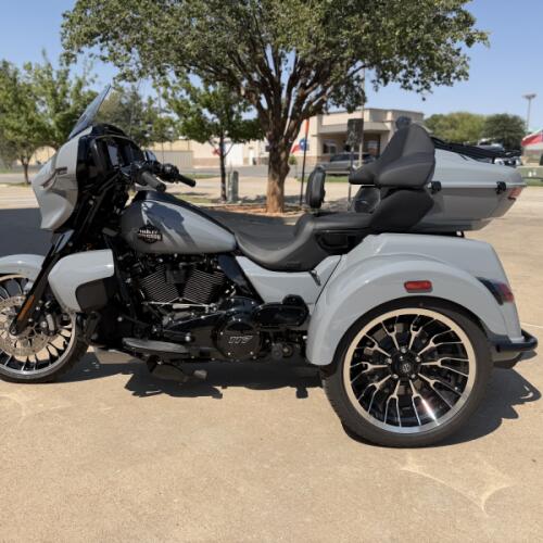 2026 Harley-Davidson® Street Glide 3 Limited Dark Billiard Gray Black Trim thumb 0