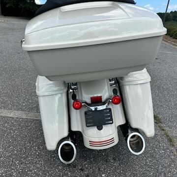 2022 Harley-Davidson® Road Glide® Special White Sand Pearl thumb 2