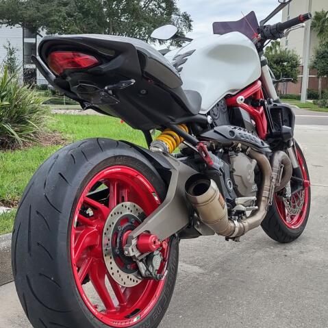 Ducati Monster 821 2015 thumb 1