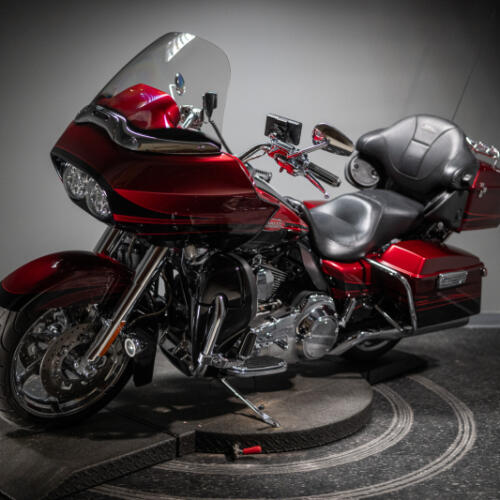  2011 CVO™ Road Glide® Ultra (FLTRUSE) thumb 2