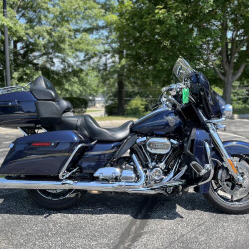 FLHTKSE 2018 CVO™ Limited 115th Anniversary thumb 3