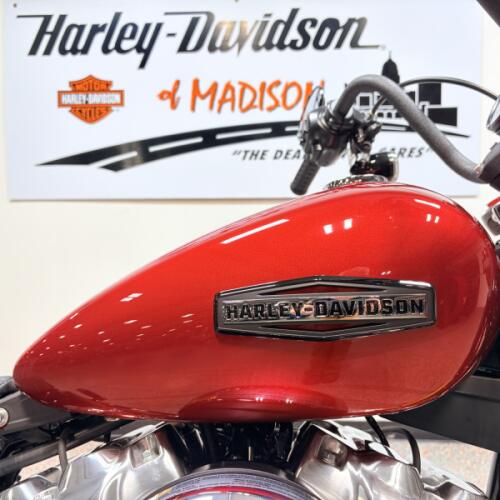 2026 FXBB Harley-Davidson® Street Bob® Brilliant Red Chrome Laced Wheels thumb 2