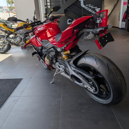 2022 Ducati Streetfighter V4 Ducati Red thumb 0
