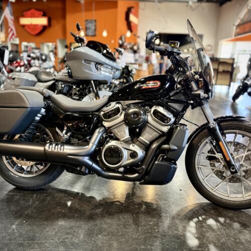 2023 Harley-Davidson® Nightster™ Special Vivid Black thumb 3