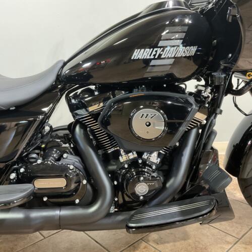 2026 Harley-Davidson® FLTRT Road Glide 3 Vivid Black thumb 3