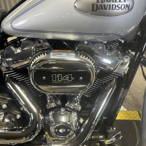 2023 Harley-Davidson® Heritage Classic Atlas Silver Metallic thumb 3