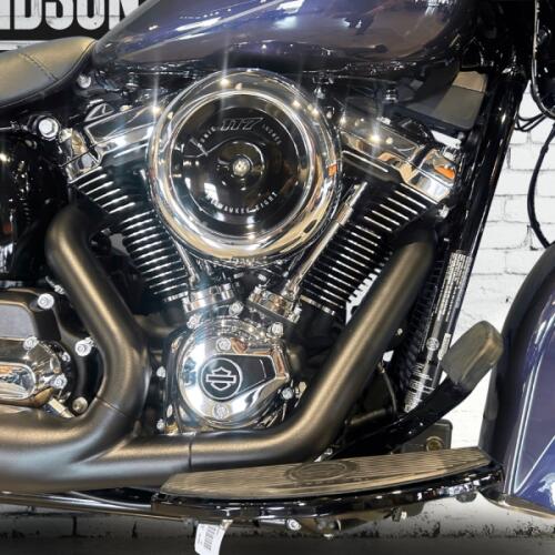 2026 Harley-Davidson® Heritage Classic Purple Abyss Black Cast Wheels thumb 1