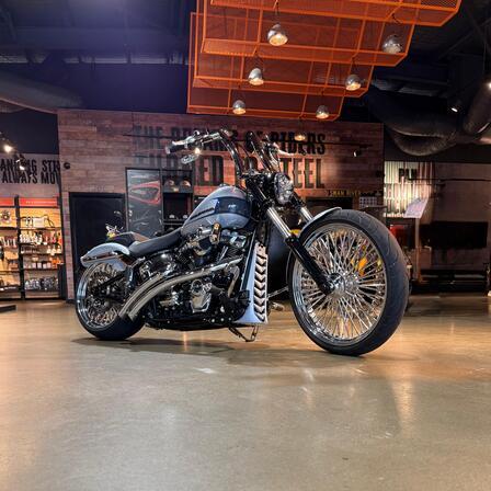 2023 Harley-Davidson® Breakout™ thumb 2