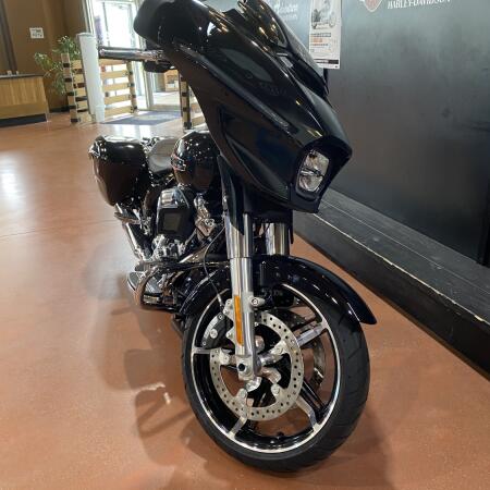 2025 Harley-Davidson® Street Glide® FLHX thumb 2
