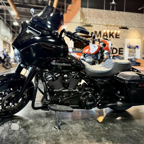 2020 Harley-Davidson® Street Glide® Special Vivid Black thumb 2