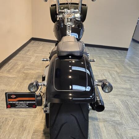 2024 Harley-Davidson® Fat Boy® 114 Vivid Black FLFBS thumb 2