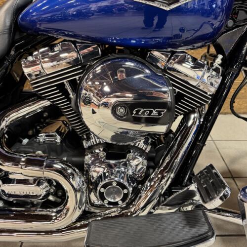 2015 Harley-Davidson® Road King® Superior Blue thumb 2