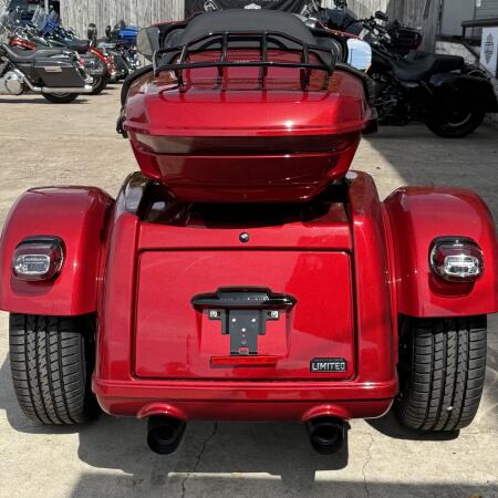 2026 Harley-Davidson® Street Glide 3 Limited Brilliant Red Black Trim thumb 3