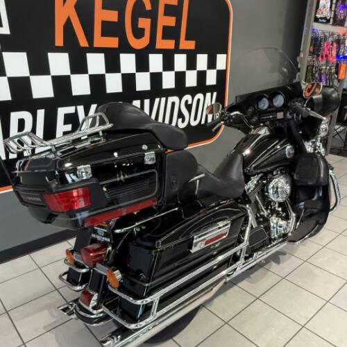 2004 Harley-Davidson® Electra Glide® Ultra Classic® Vivid Black thumb 2