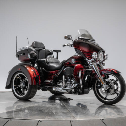 2022 HARLEY-DAVIDSON FLHTCUTGSE CVO TRI GLIDE in Dante's Red Fade thumb 3