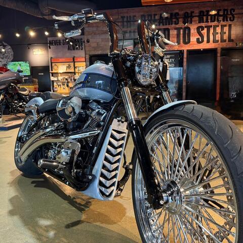2023 Harley-Davidson® Breakout™ thumb 0