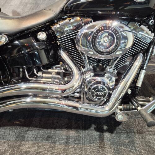 2015 Harley-Davidson® Breakout® Vivid Black thumb 0