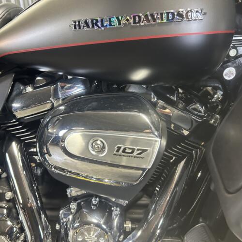 2018 Harley-Davidson® Ultra Limited Low INDGRYDNM/BLKDM W/PINSTRIPE thumb 3