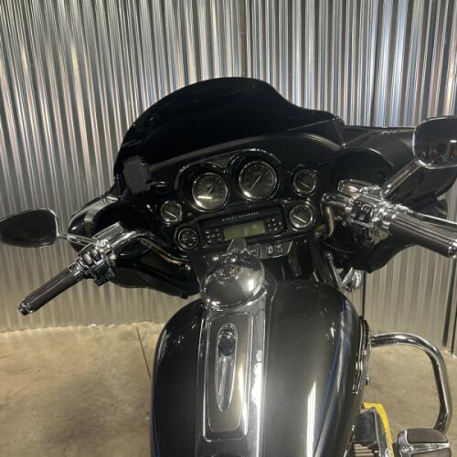 2013 Harley-Davidson® CVO™ Ultra Classic® Electra Glide® DIAMND/OBSIDIAN W/ PINSTRIP thumb 0