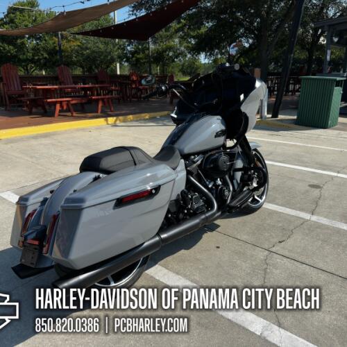 2026 Harley-Davidson® Road Glide® thumb 3