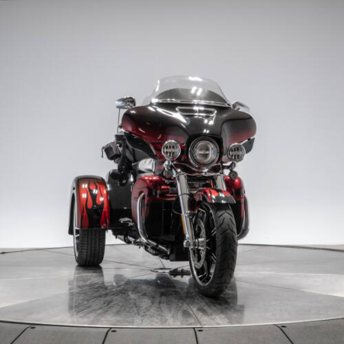 2022 HARLEY-DAVIDSON FLHTCUTGSE CVO TRI GLIDE in Dante's Red Fade thumb 2