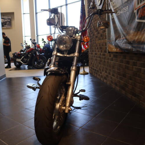 2011 1200 Custom (XL1200C) thumb 0