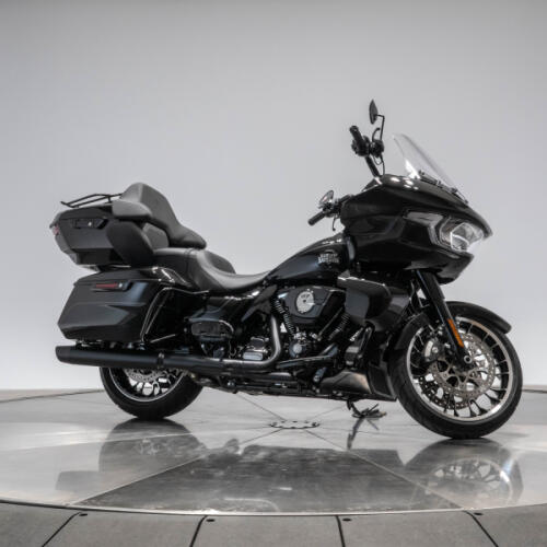 2026 Harley-Davidson® FLTRXL Road Glide® Limited – Vivid Black with Black Finish thumb 3