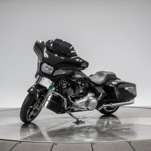 2026 HARLEY-DAVIDSON FLHX STREET GLIDE in Vivid Black with Chrome Trim thumb 0