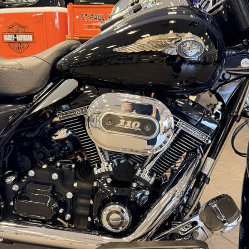 2013 Harley-Davidson CVO Ultra Classic Electra Glide 110th Anniversary FLHTCUSE8 thumb 3